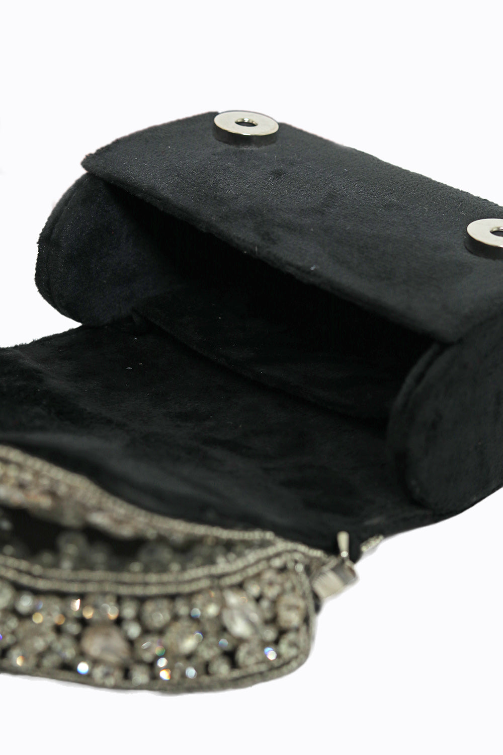 Pochette à main brodée NR By Nidhi Rathi noire et blanche