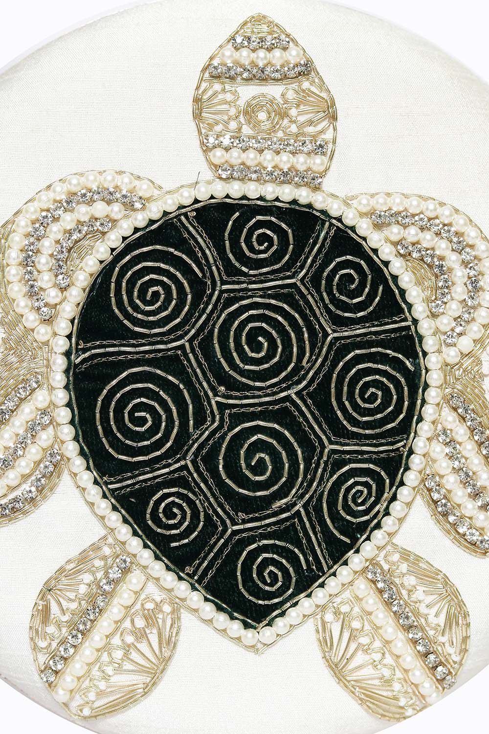 Pochette en forme de boîte brodée NR By Nidhi Rathi pour femme, blanche et noire