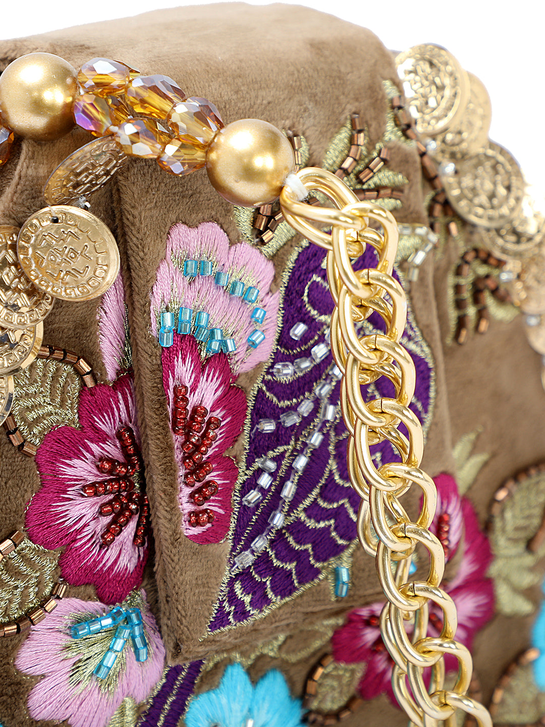 Pochette à rabat brodée et ornée de broderies NR By Nidhi Rathi