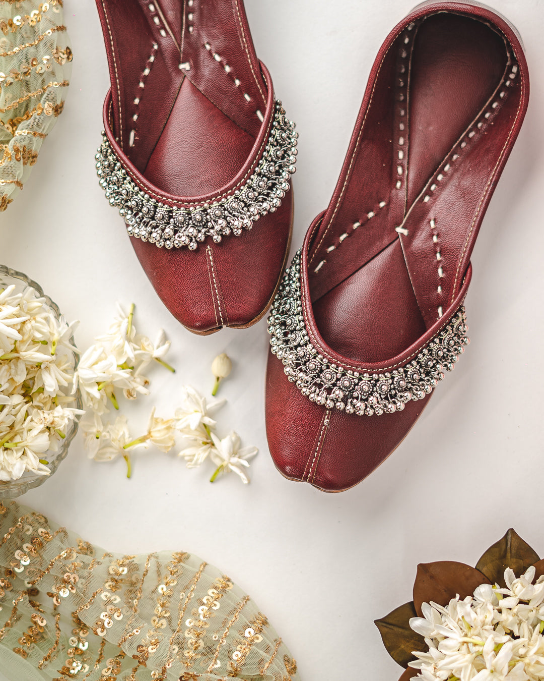 Ghunghroo_Embellished_Leather_Mojaris
