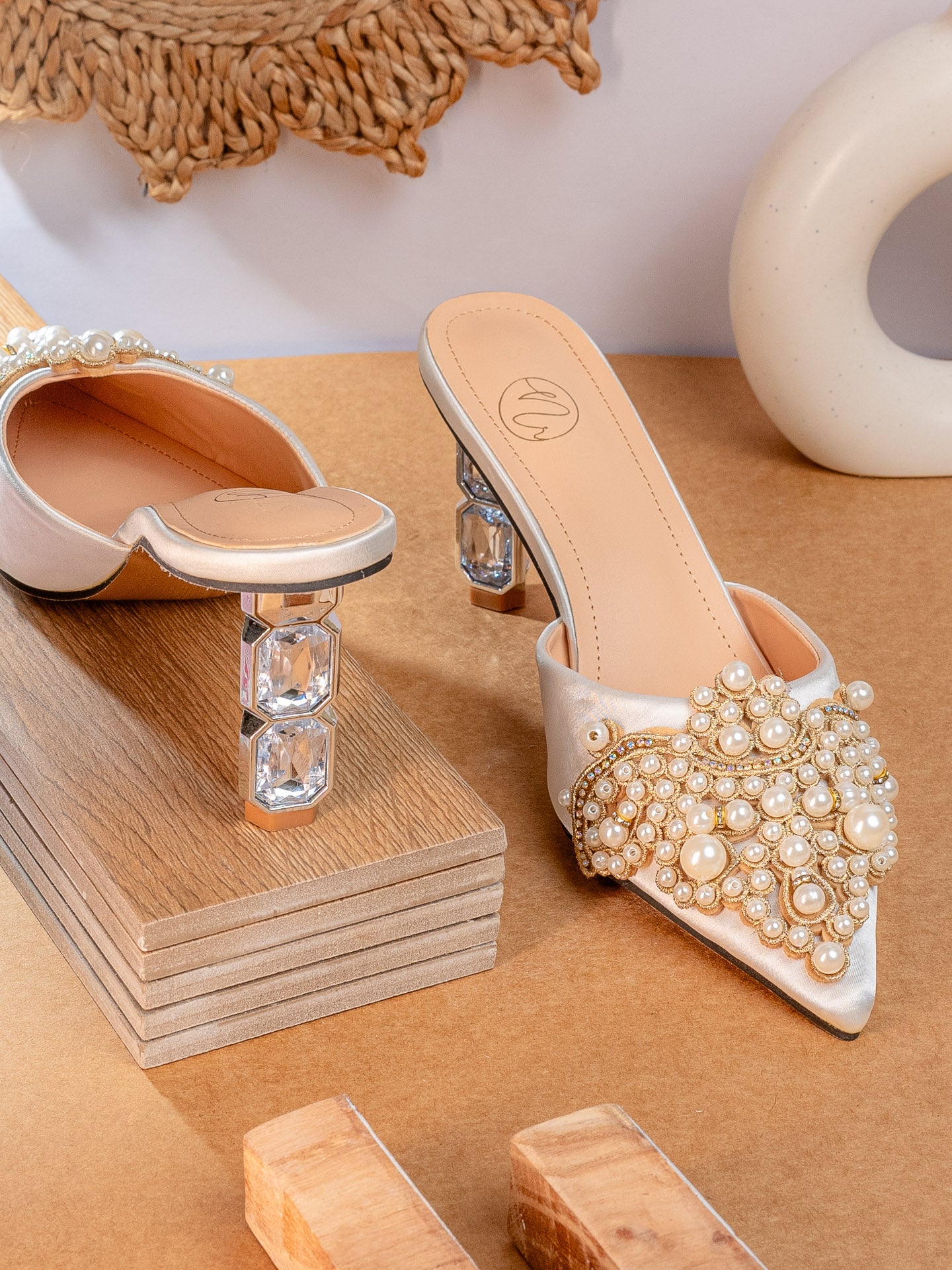 Pellet_-_White_Heels