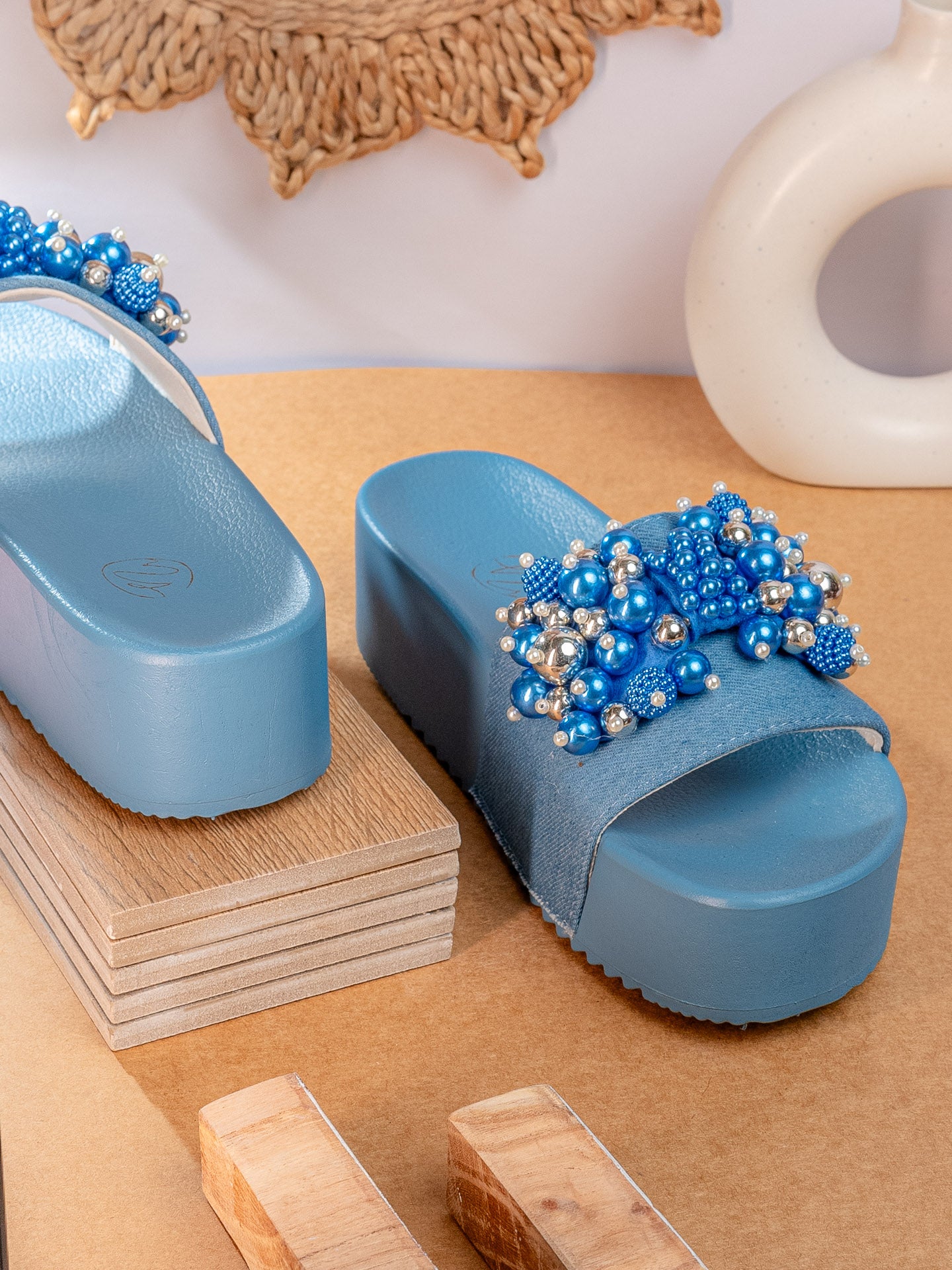 Nacre_Blue_Wedges