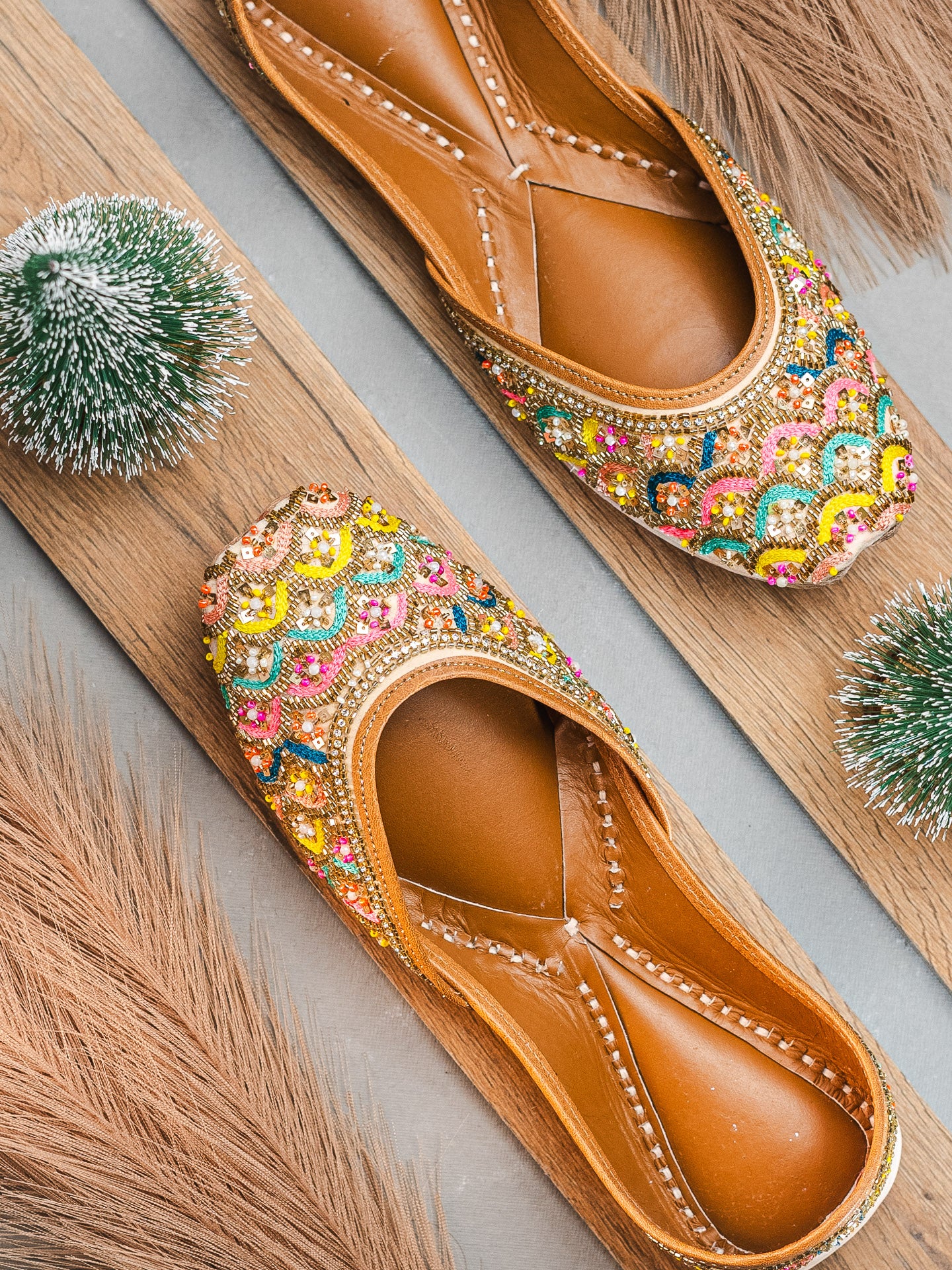 Nidhi_Rathi_Women_Embroidered_Mojaris_Flats
