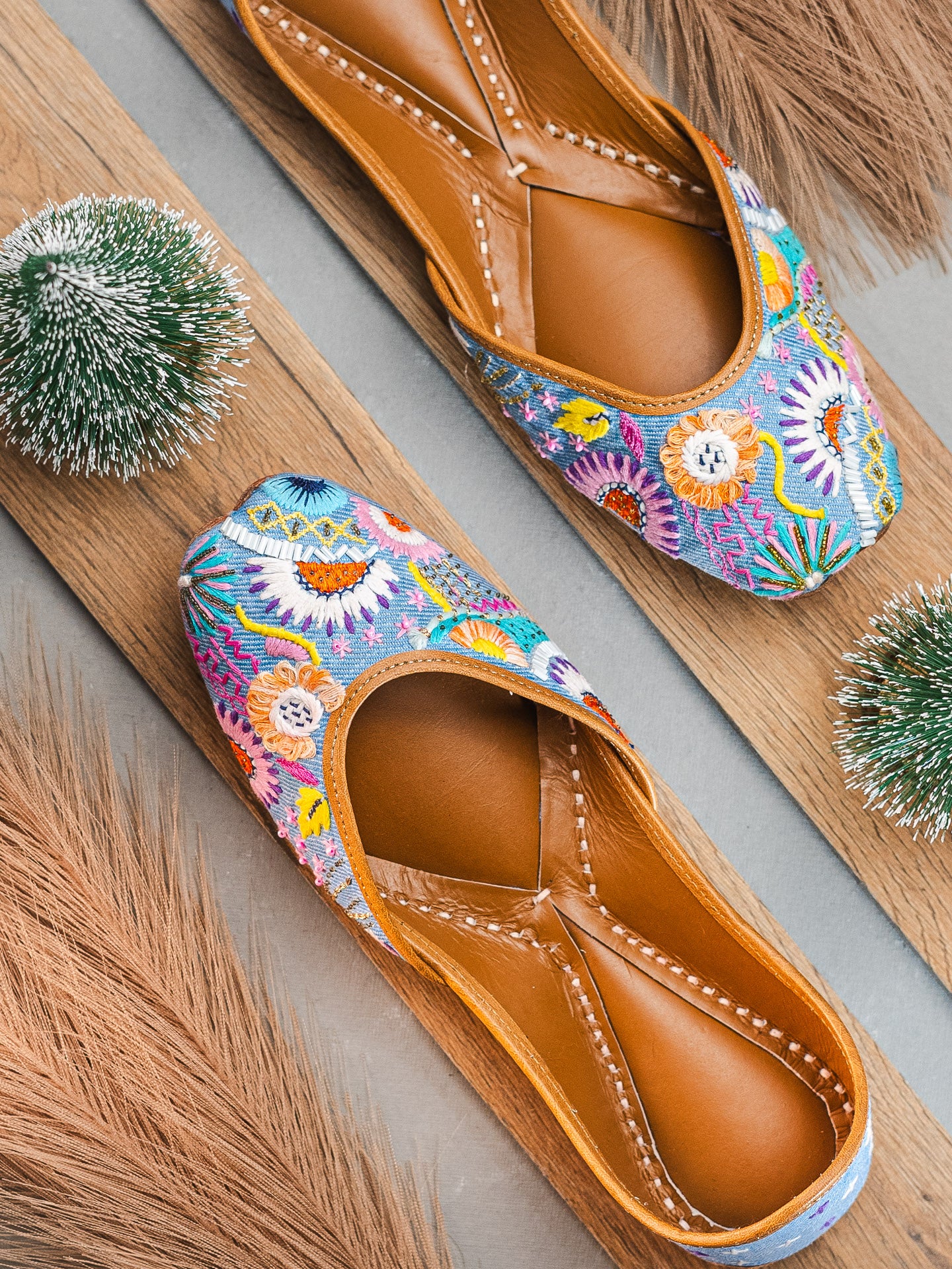 Nidhi_Rathi_Women_Embroidered_Mojaris_Flats