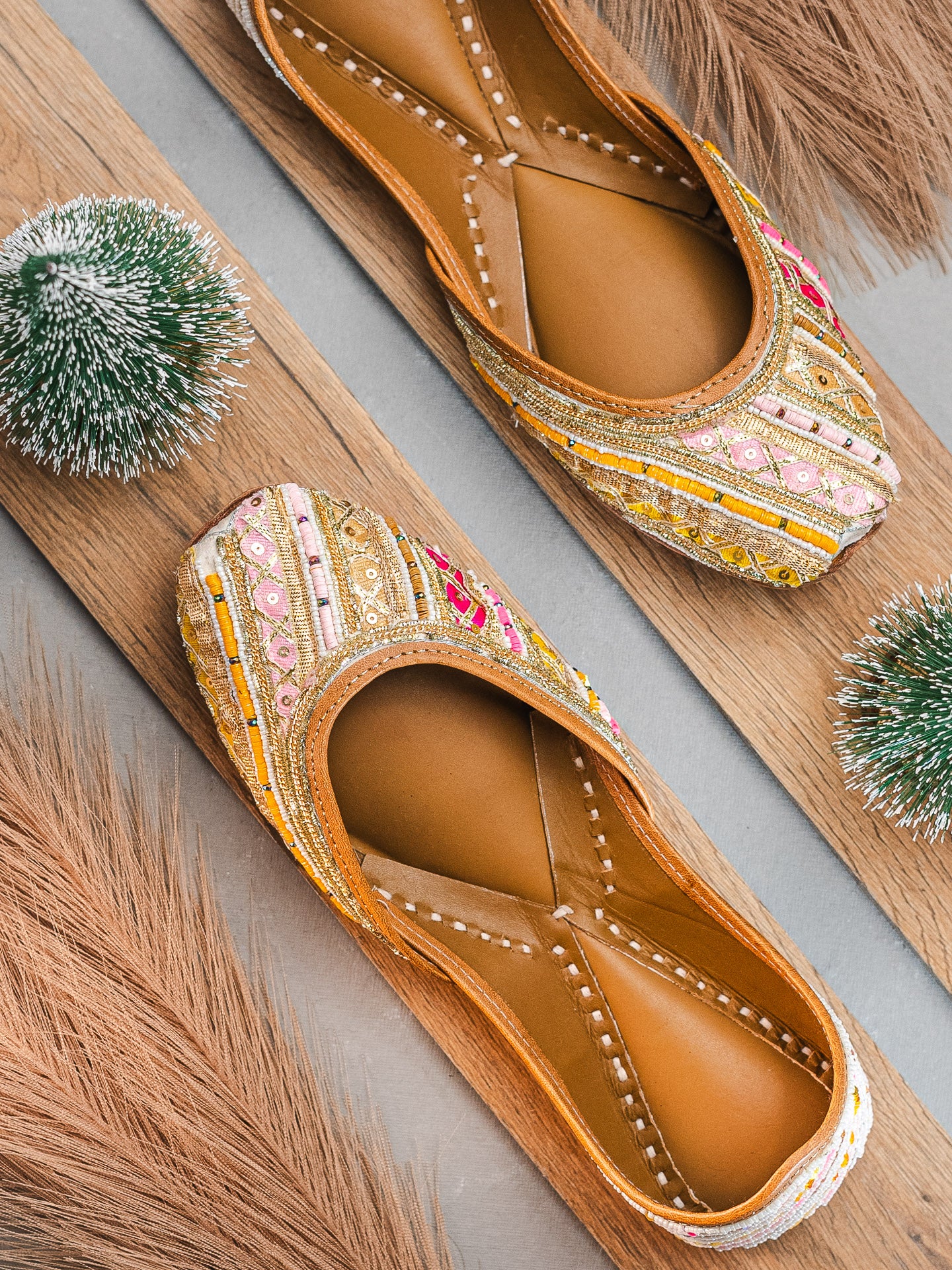 Nidhi_Rathi_Women_Embroidered_Mojaris_Flats