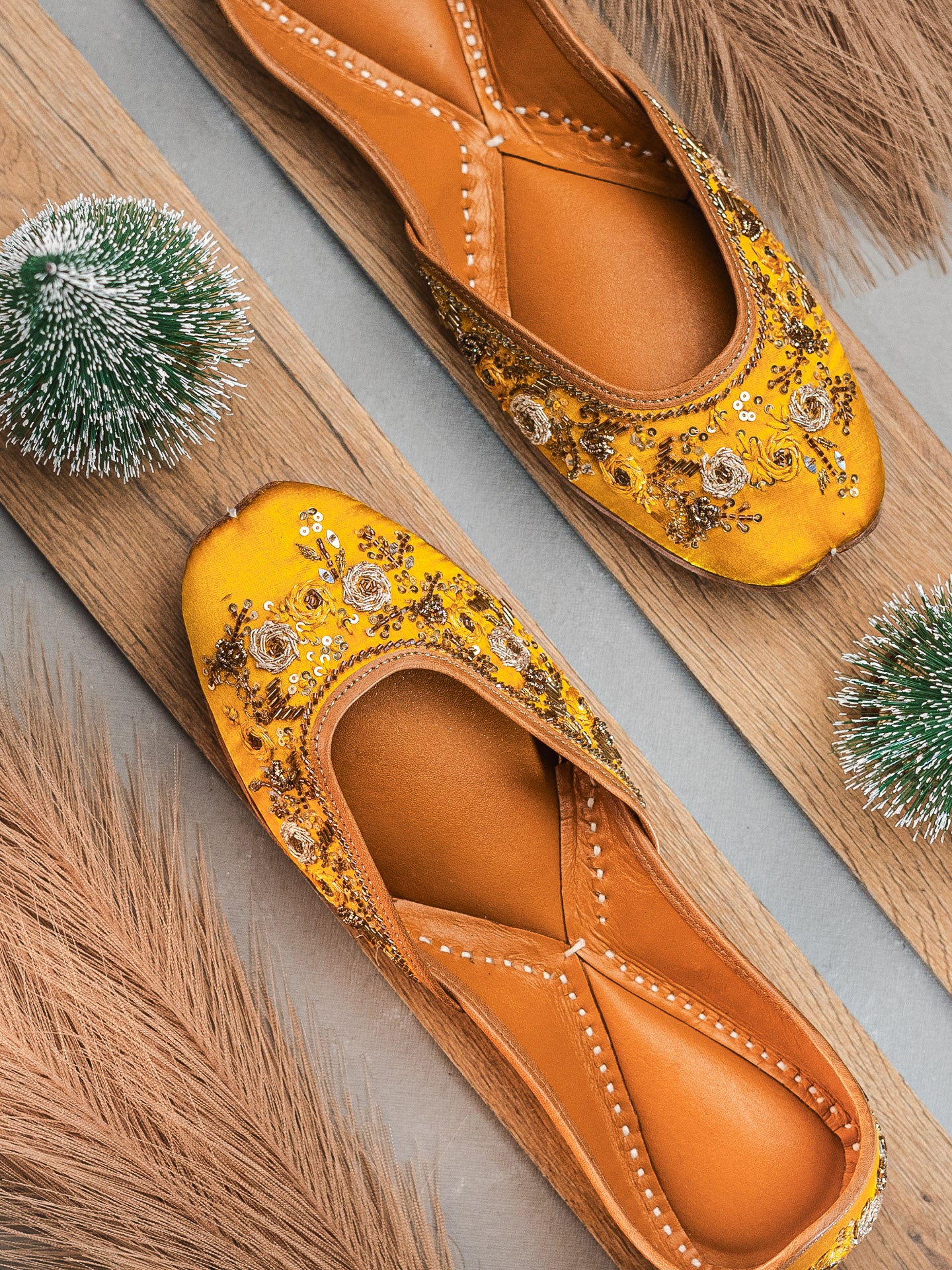 Nidhi_Rathi_Women_Embroidered_Mojaris_Flats