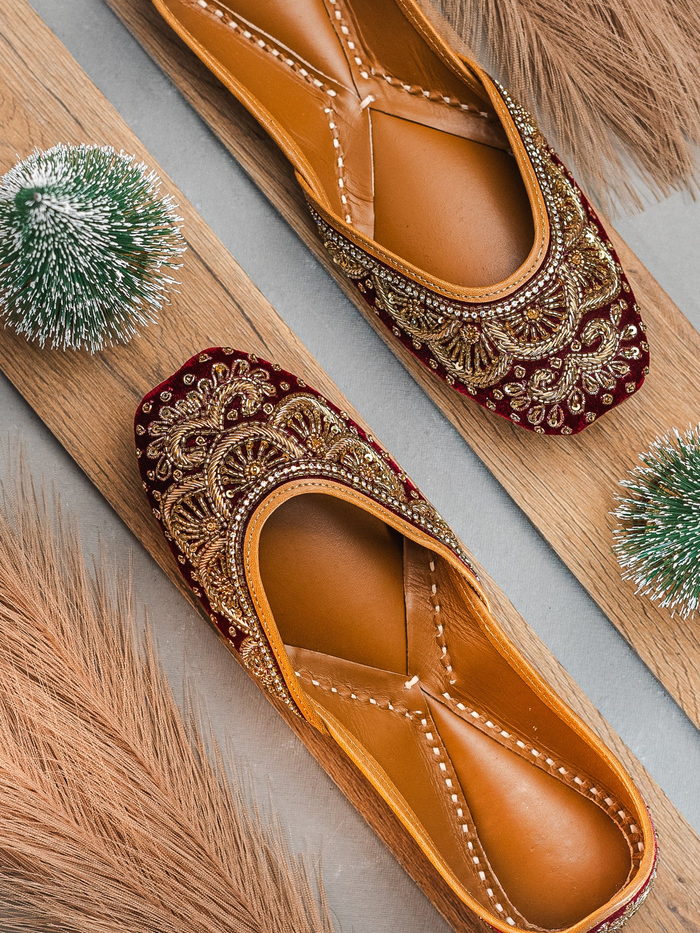 Nidhi_Rathi_Women_Embroidered_Mojaris_Flats