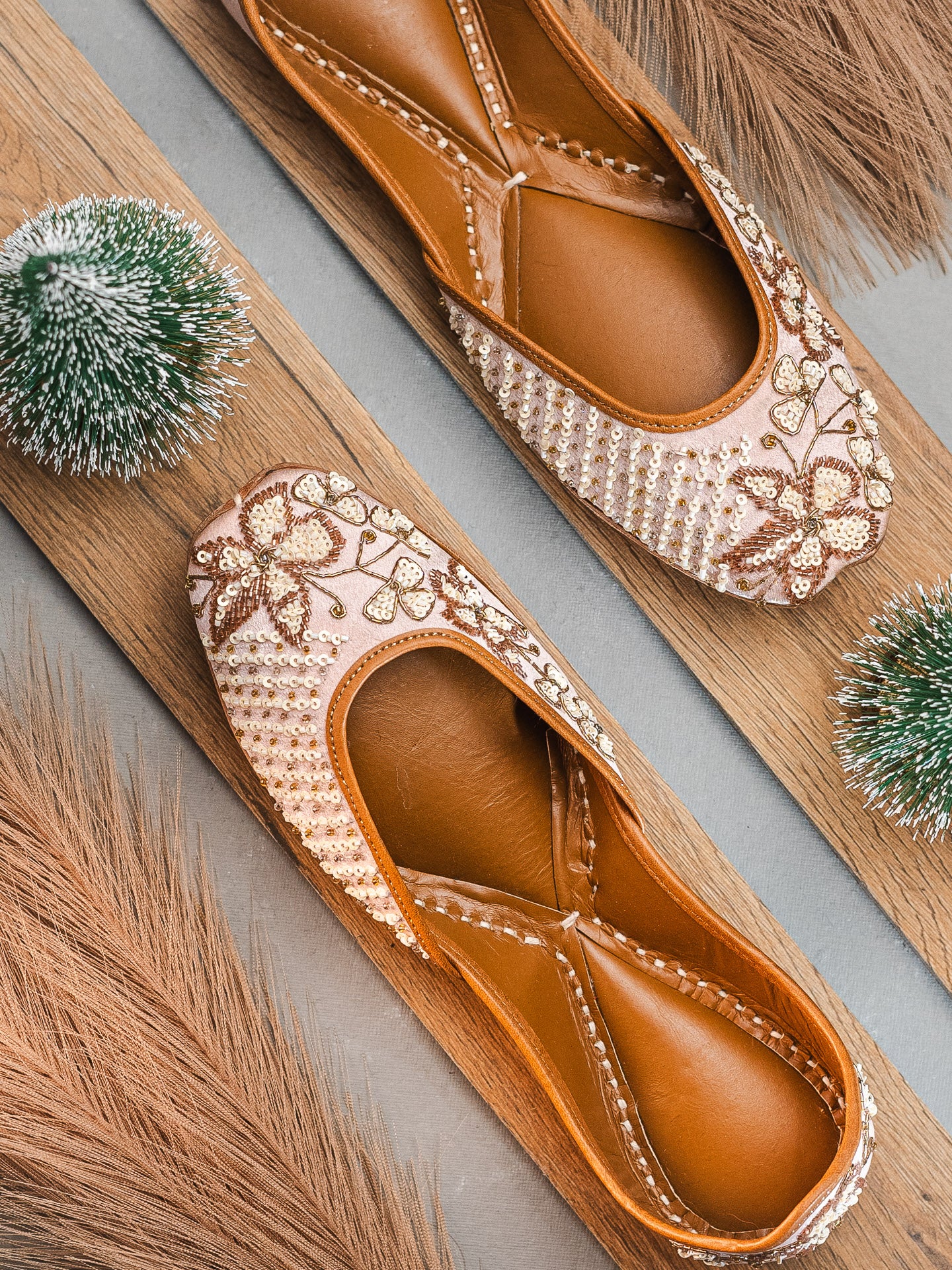 Nidhi_Rathi_Women_Embroidered_Mojaris_Flats