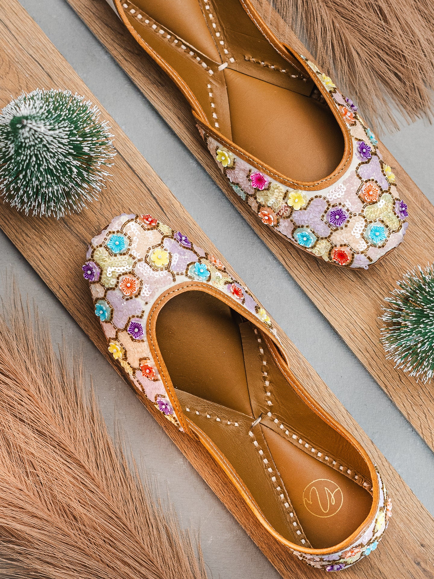 Nidhi_Rathi_Women_Embroidered_Mojaris_Flats