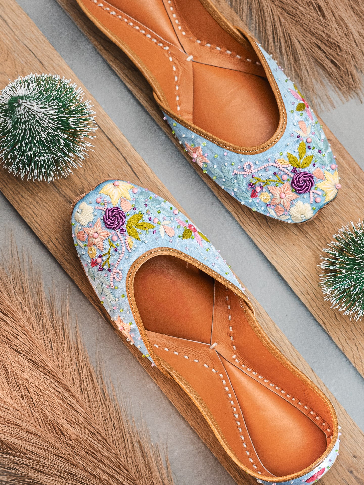 Nidhi_Rathi_Women_Embroidered_Mojaris_Flats
