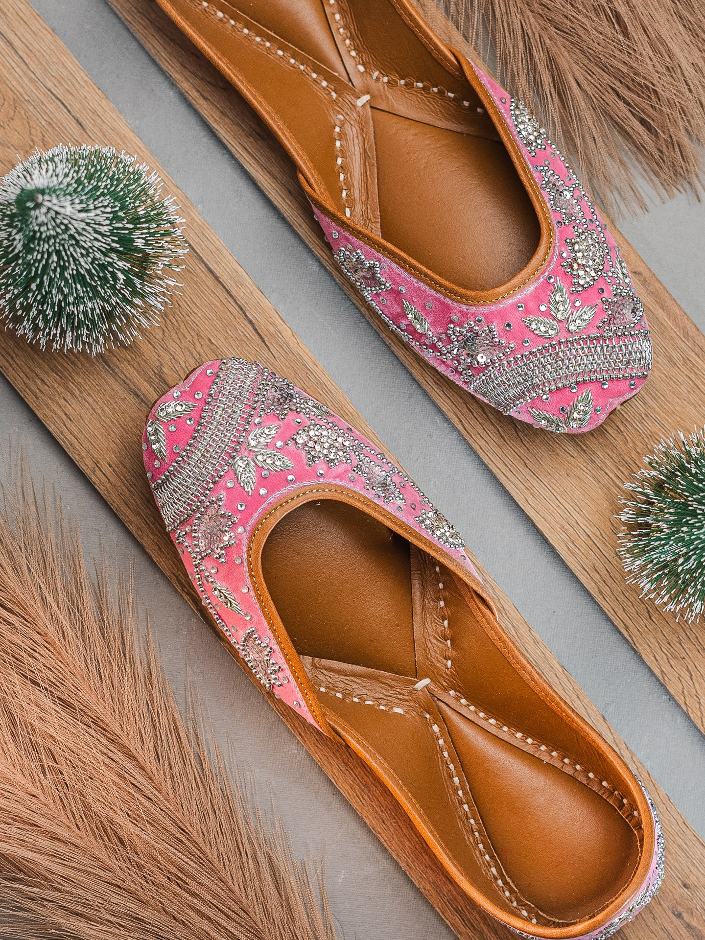 Nidhi_Rathi_Women_Embroidered_Mojaris_Flats