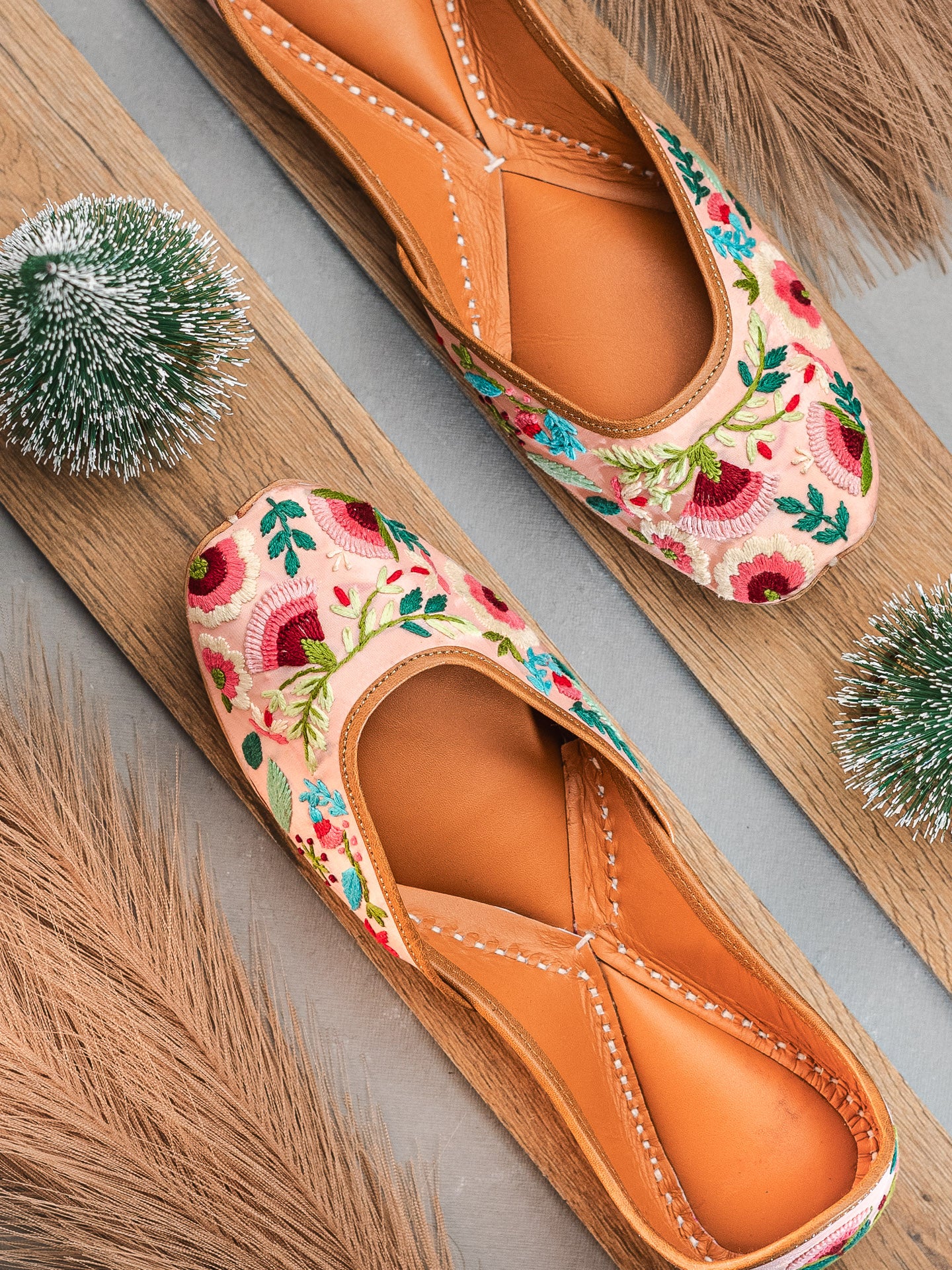 Nidhi_Rathi_Women_Embroidered_Mojaris_Flats