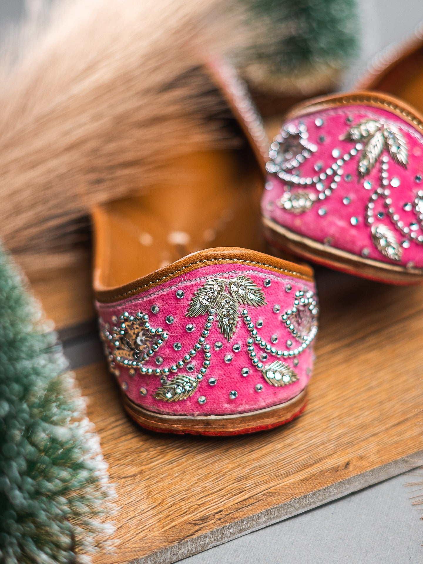 Nidhi_Rathi_Women_Embroidered_Mojaris_Flats