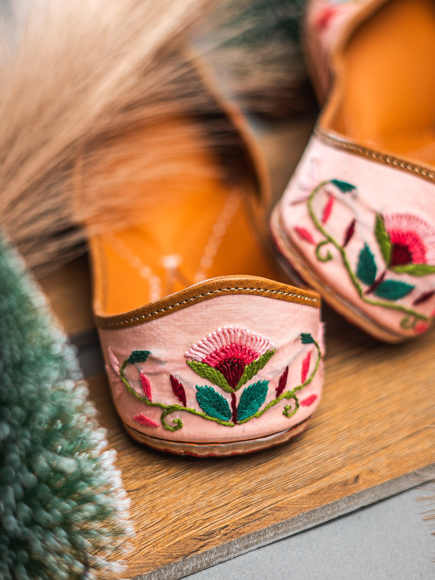 Nidhi_Rathi_Women_Embroidered_Mojaris_Flats