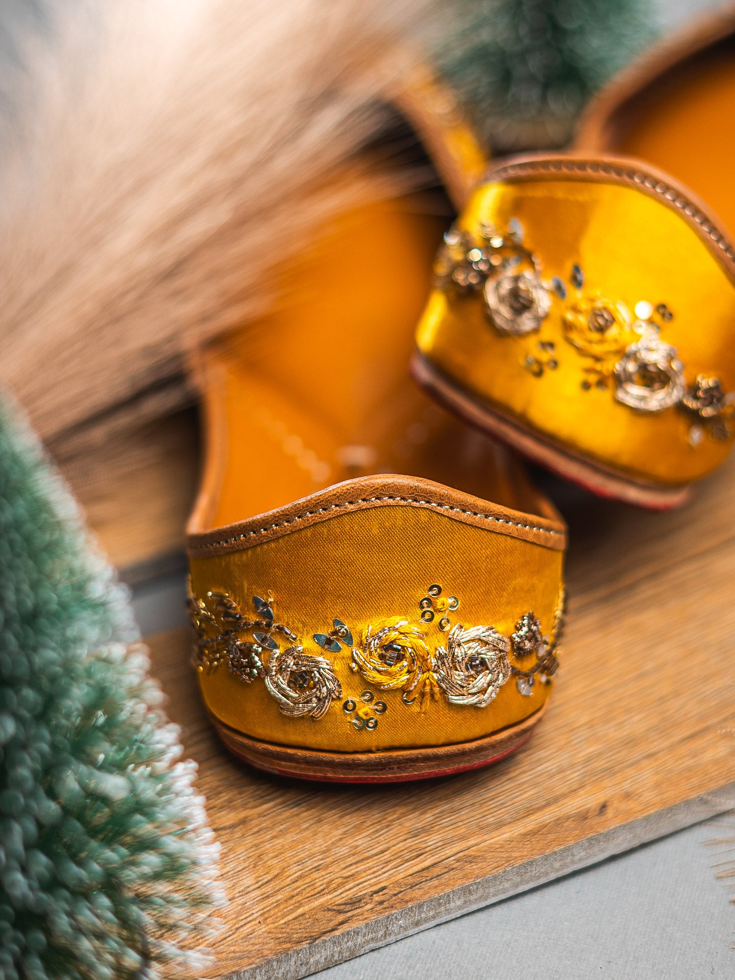 Nidhi_Rathi_Women_Embroidered_Mojaris_Flats