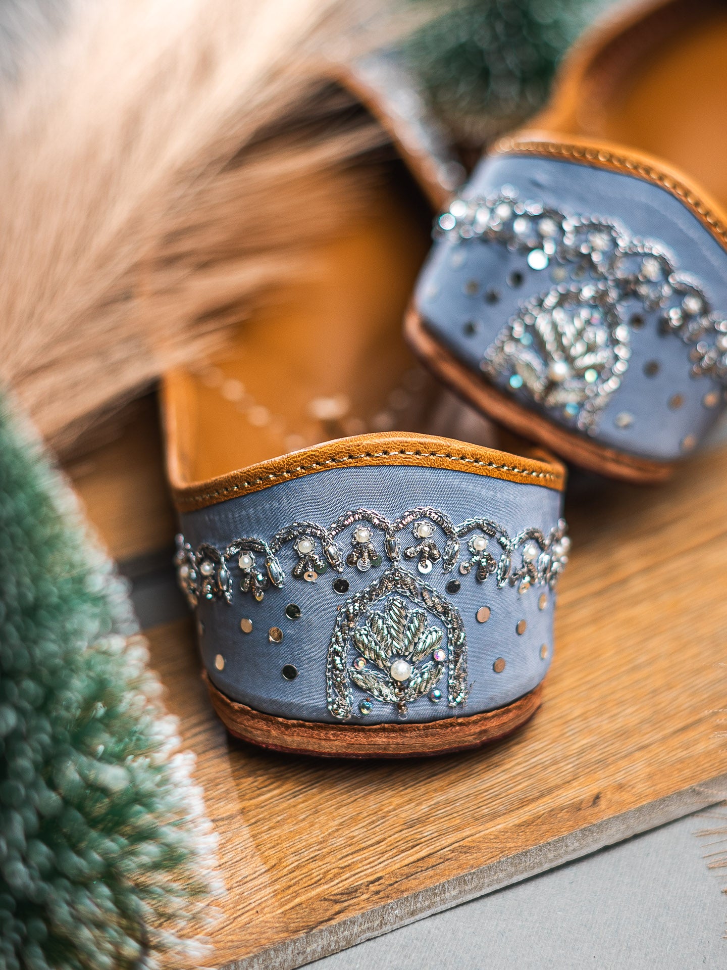 Nidhi_Rathi_Women_Embroidered_Mojaris_Flats