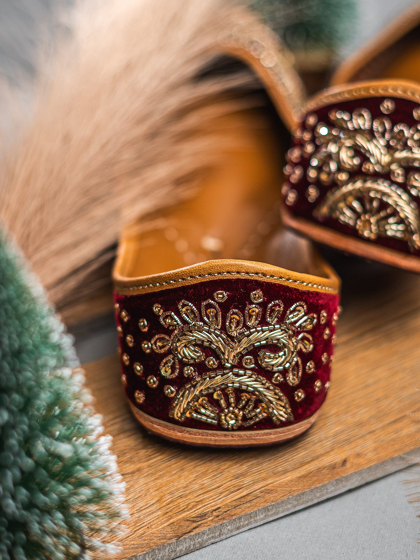 Nidhi_Rathi_Women_Embroidered_Mojaris_Flats