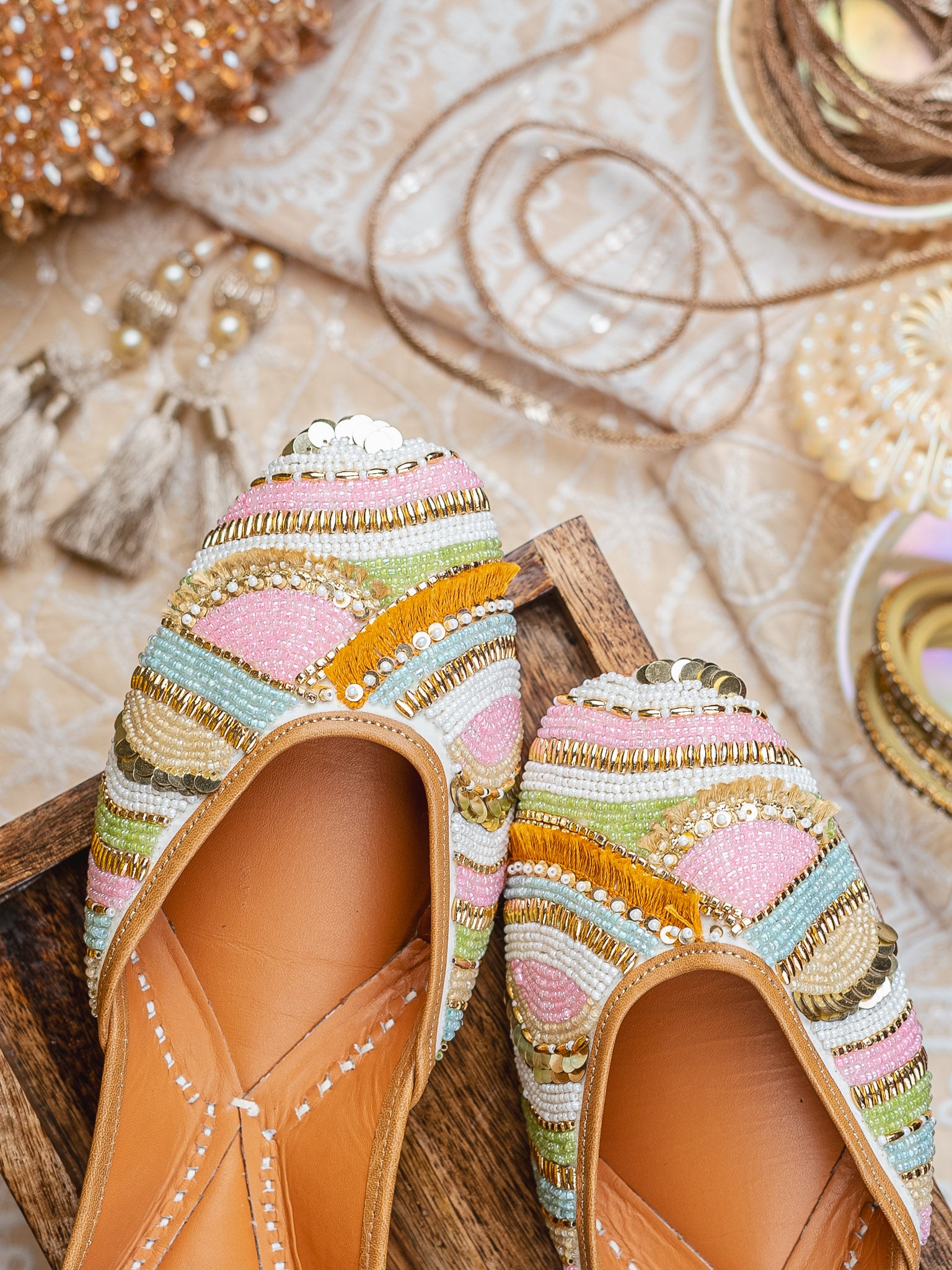 Women Embellished Mojaris Flats