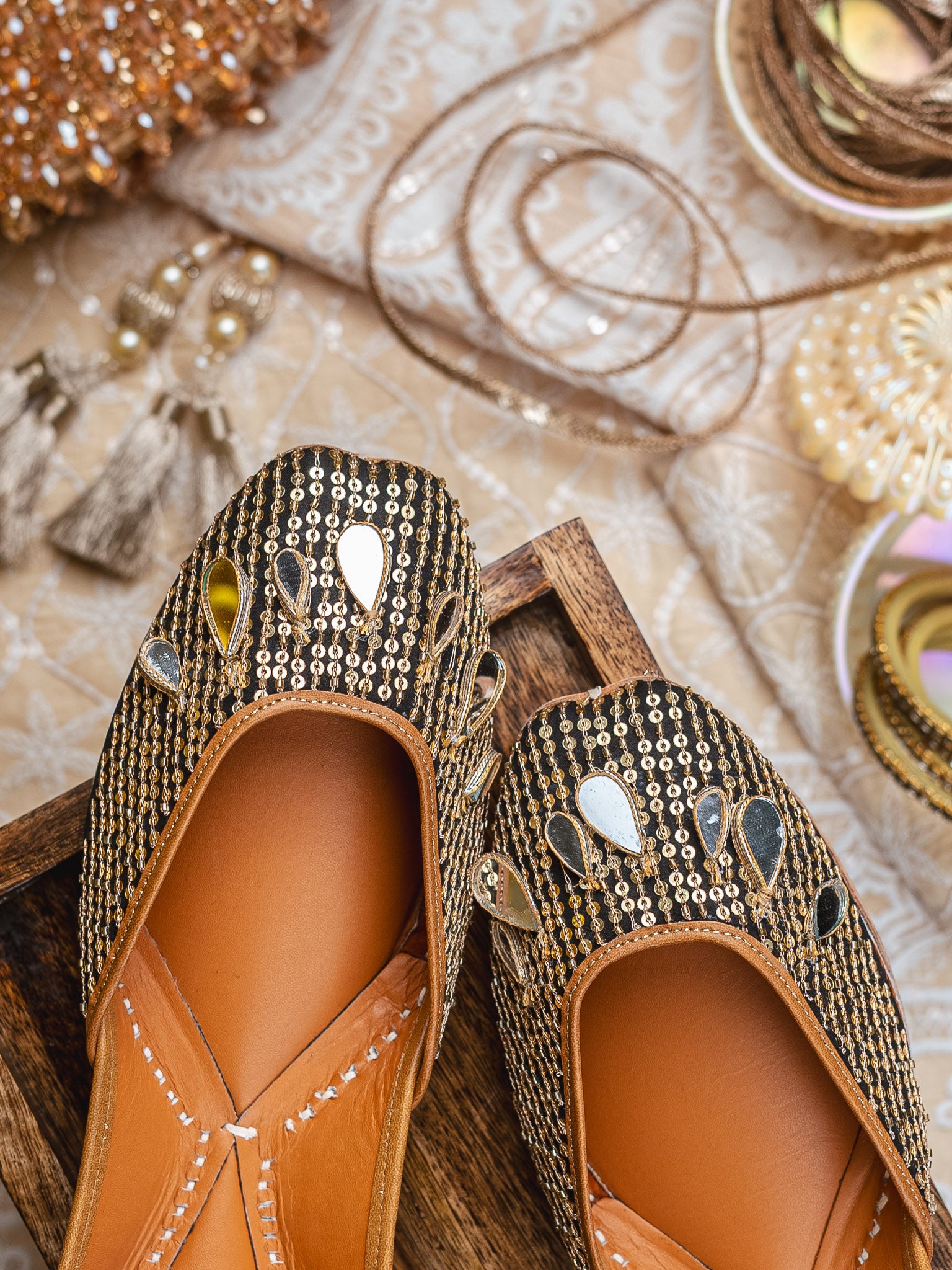 Women embroidered Mojaris Flats