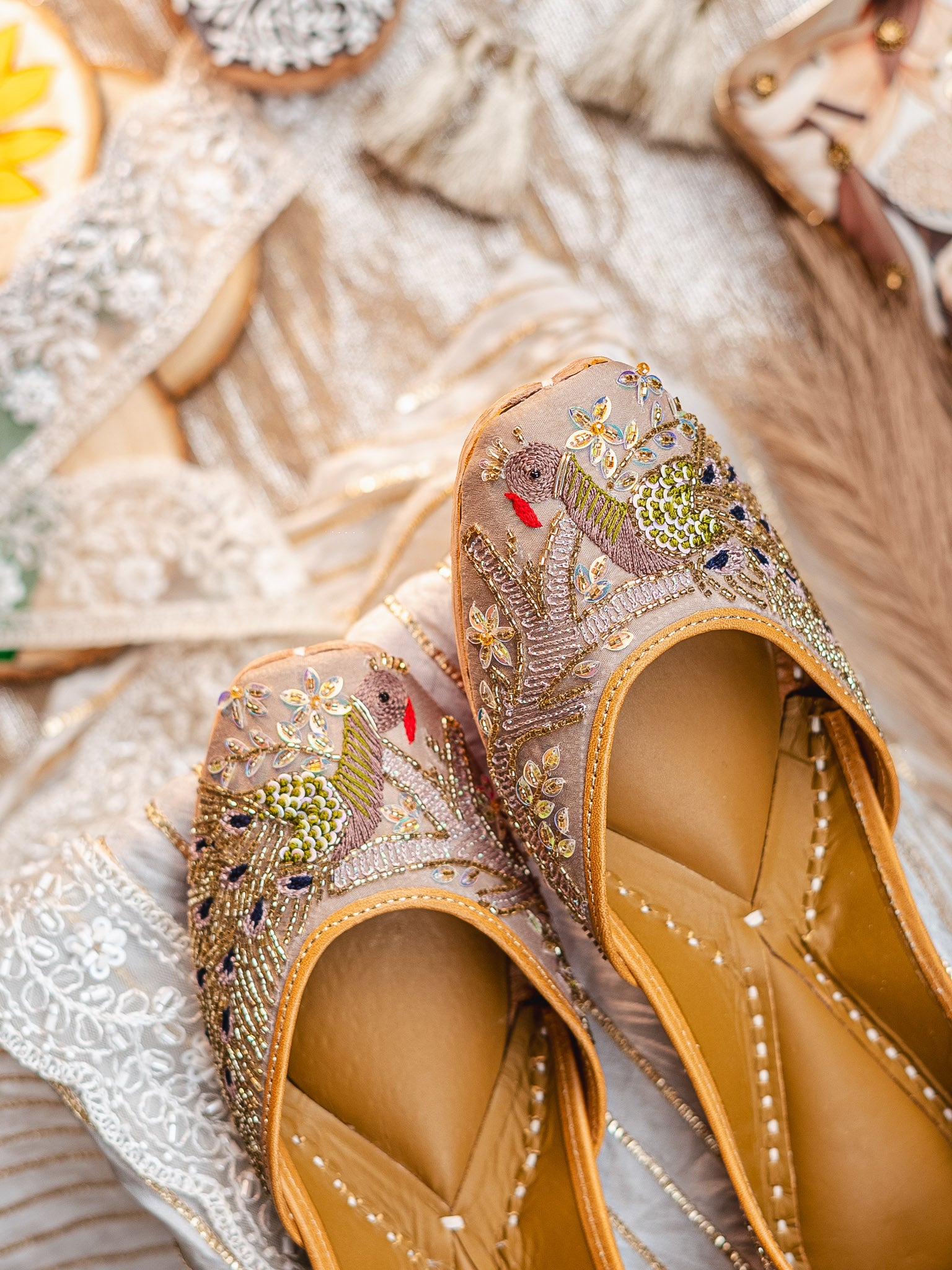 Women Embellished Ethnic Mojaris