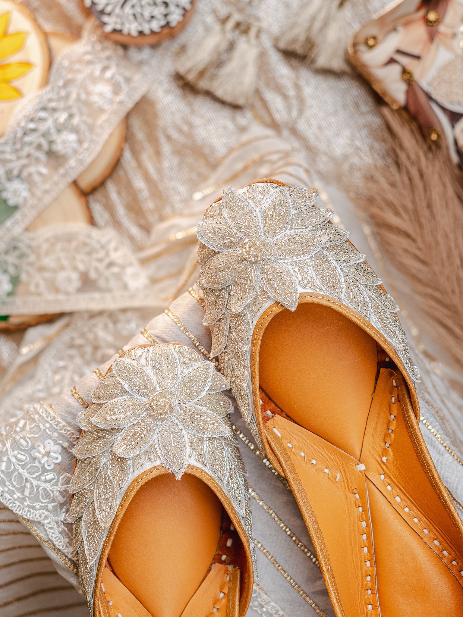 Women Embellished Ethnic Mojaris with Embroidered Flats