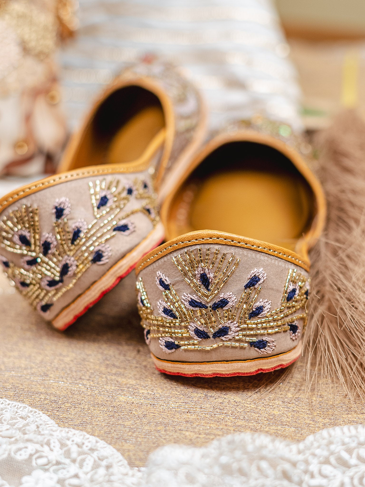 Women Embellished Ethnic Mojaris