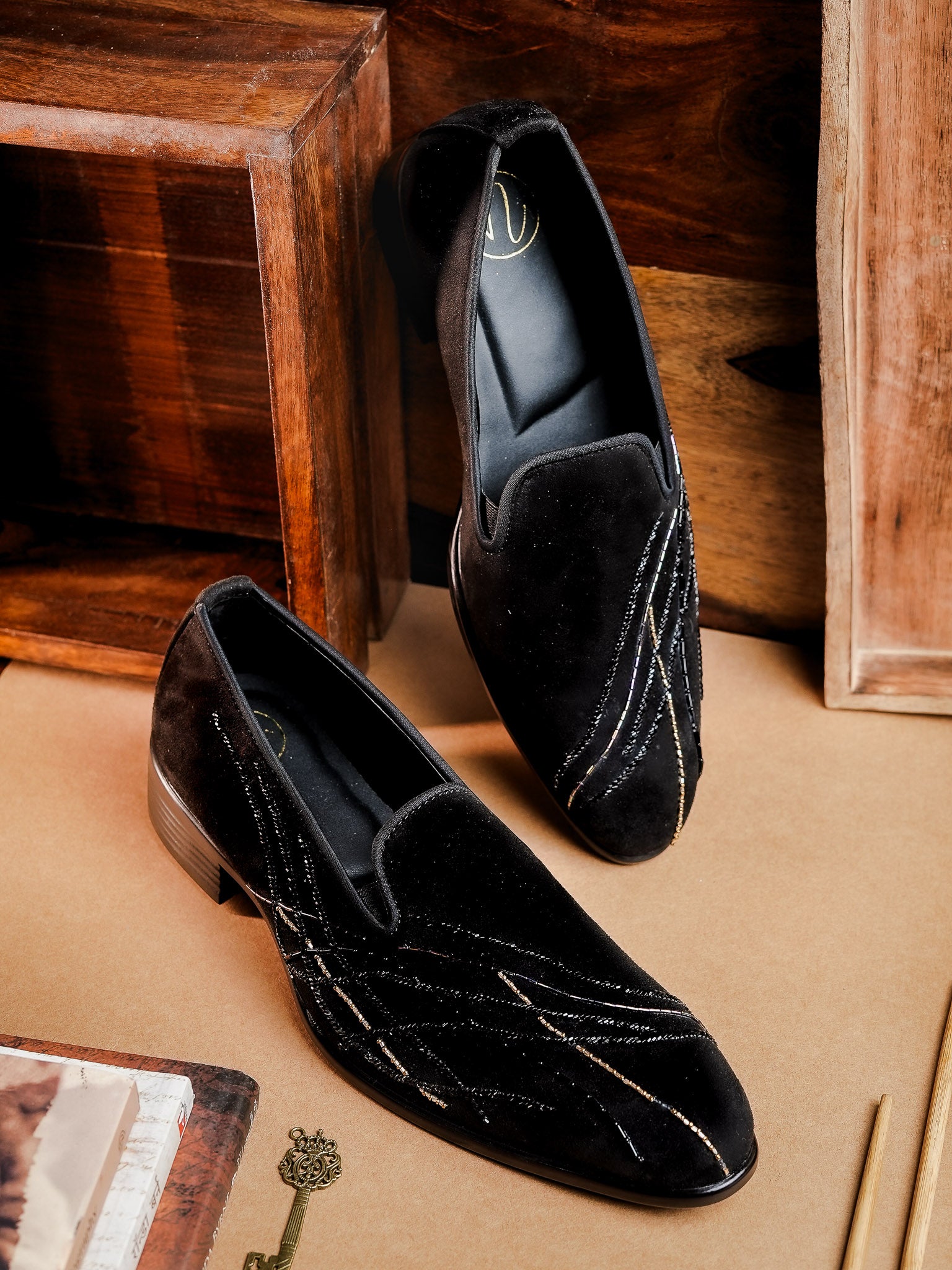 Men Colourblocked Derbys