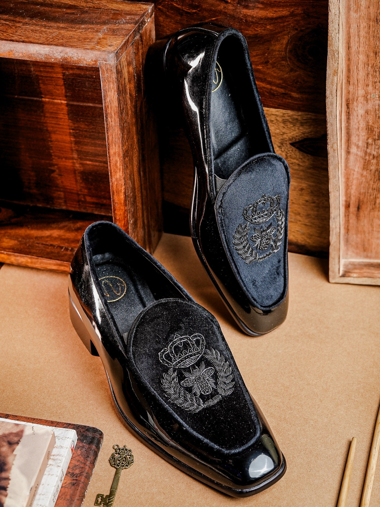 Men Colourblocked Loafers