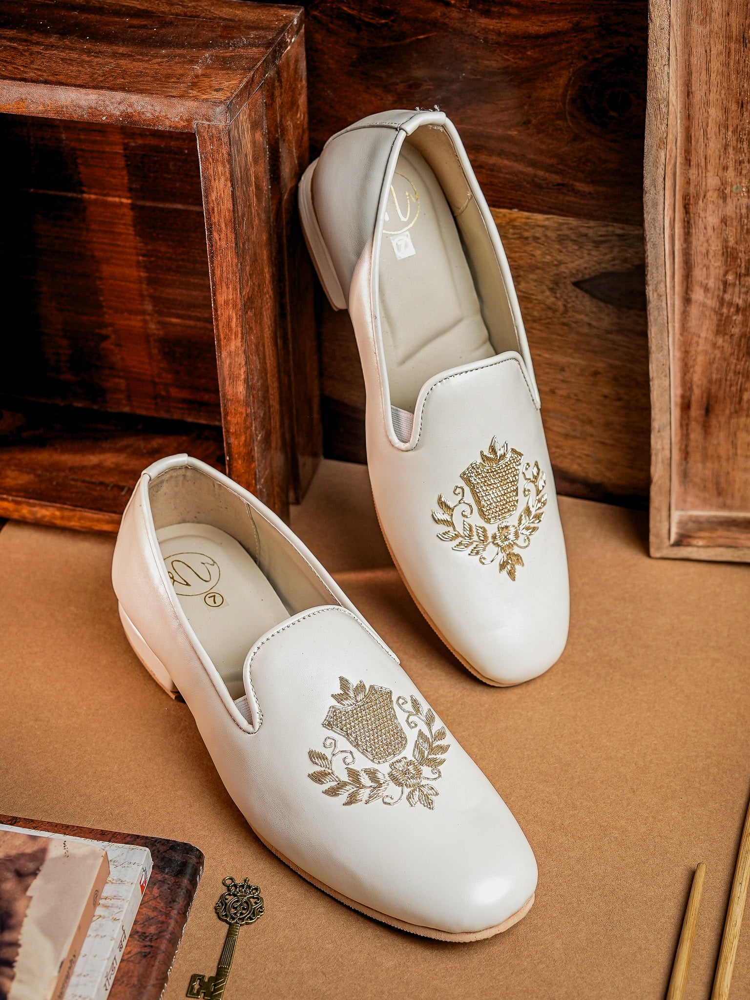 Men Embellished Lightweight Memory Foam Suede Mojaris
