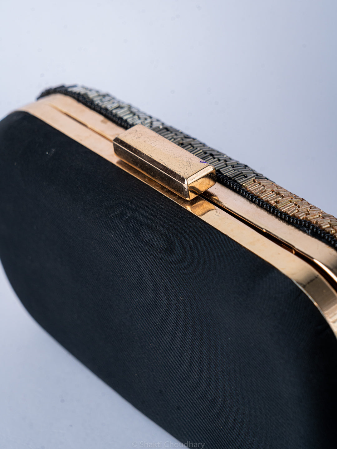 Pochette NR By Nidhi Rathi noire et marron avec ornements