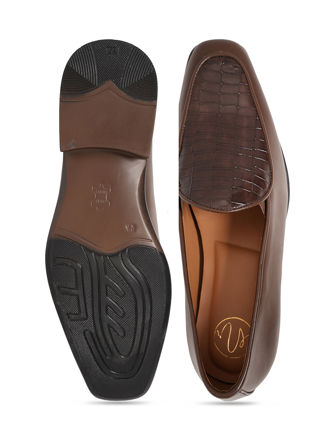 Men Textured Loafers