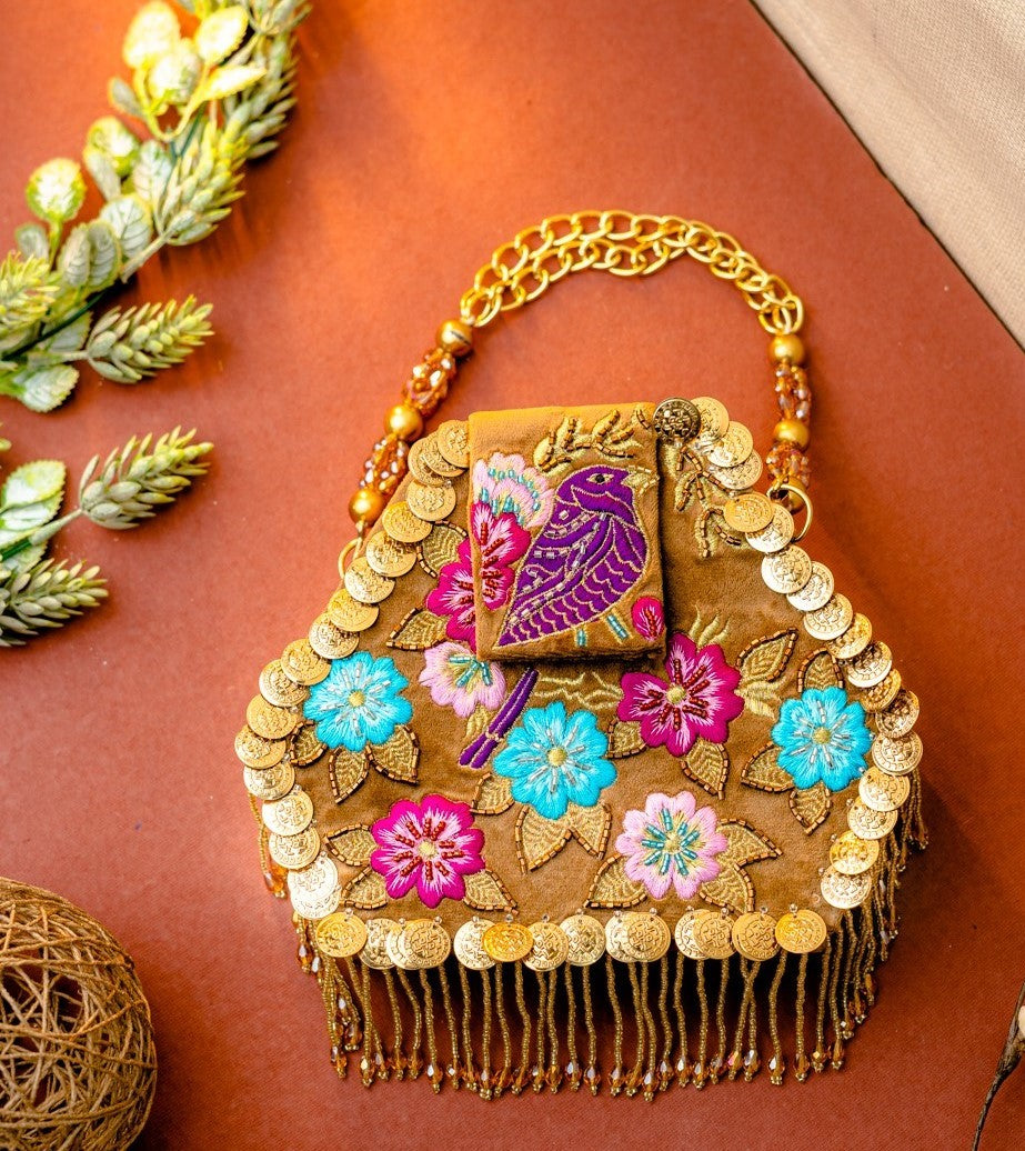 Nidhi_Rathi_Embroidered_Embellished_Foldover_Clutch