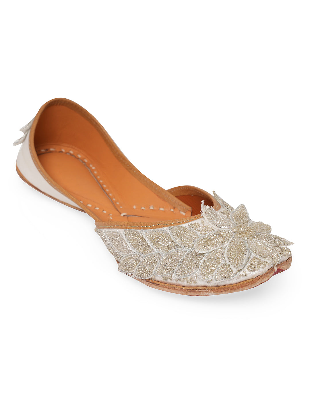 Women Embellished Ethnic Mojaris with Embroidered Flats