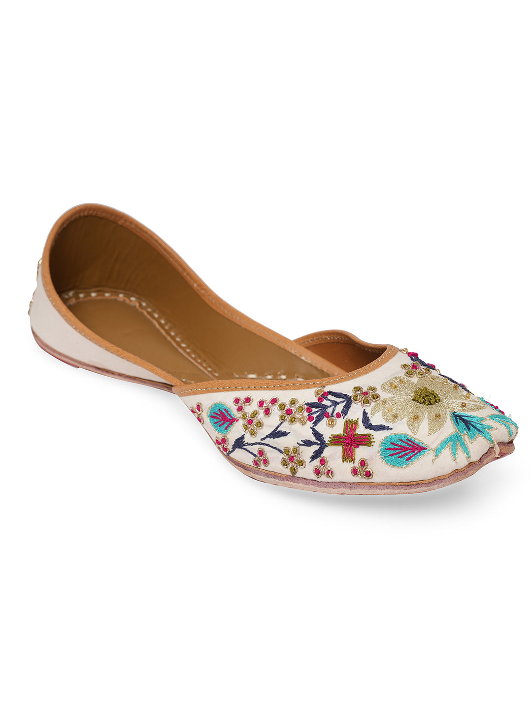 Women Embellished Ethnic Mojaris with Embroidered Flats