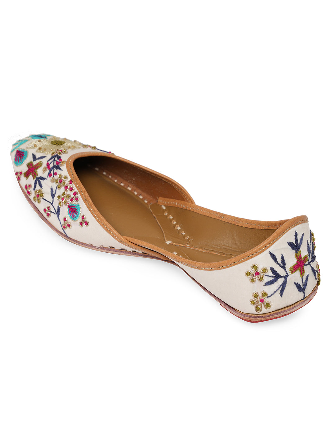 Women Embellished Ethnic Mojaris with Embroidered Flats