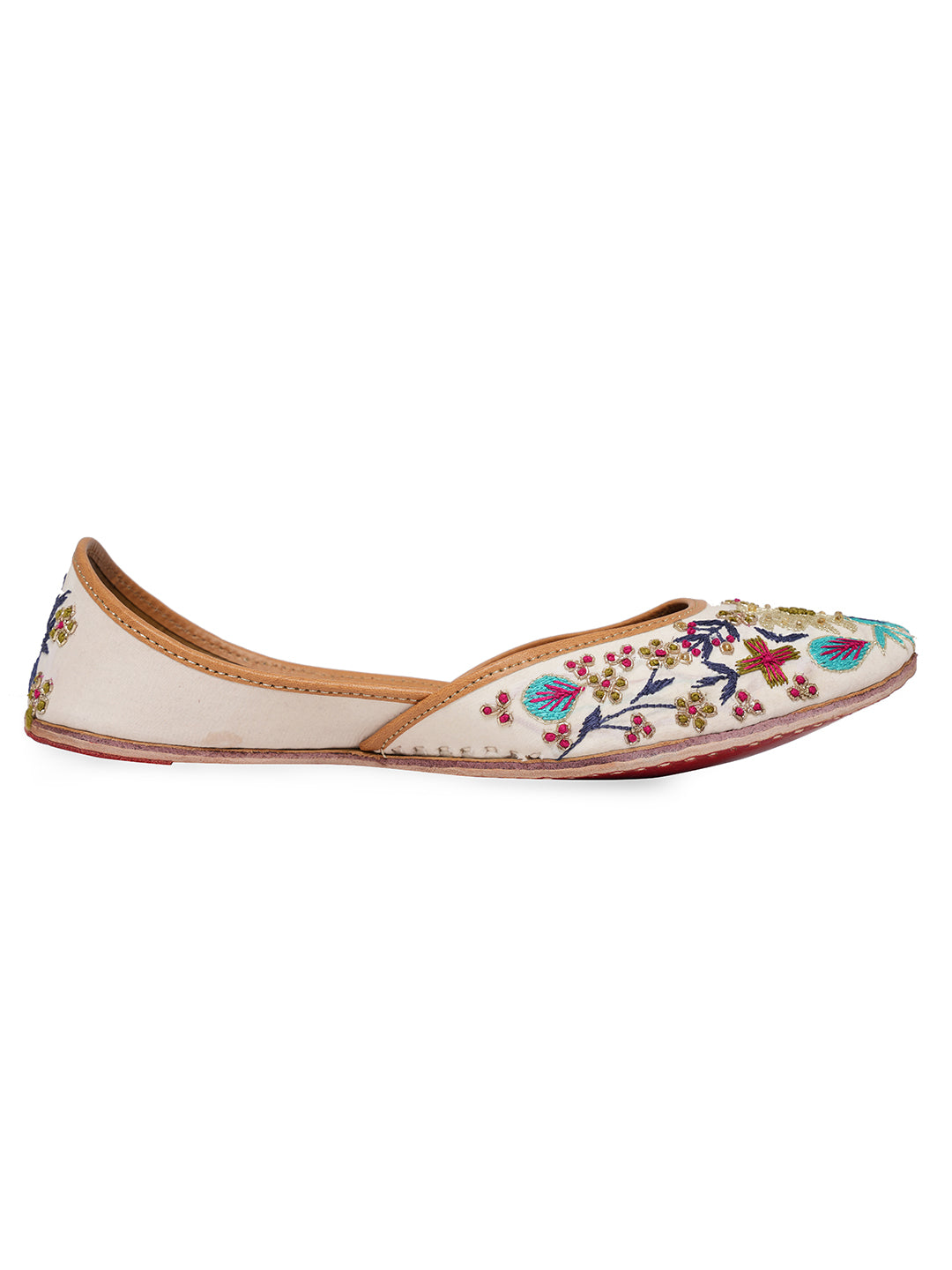 Women Embellished Ethnic Mojaris with Embroidered Flats
