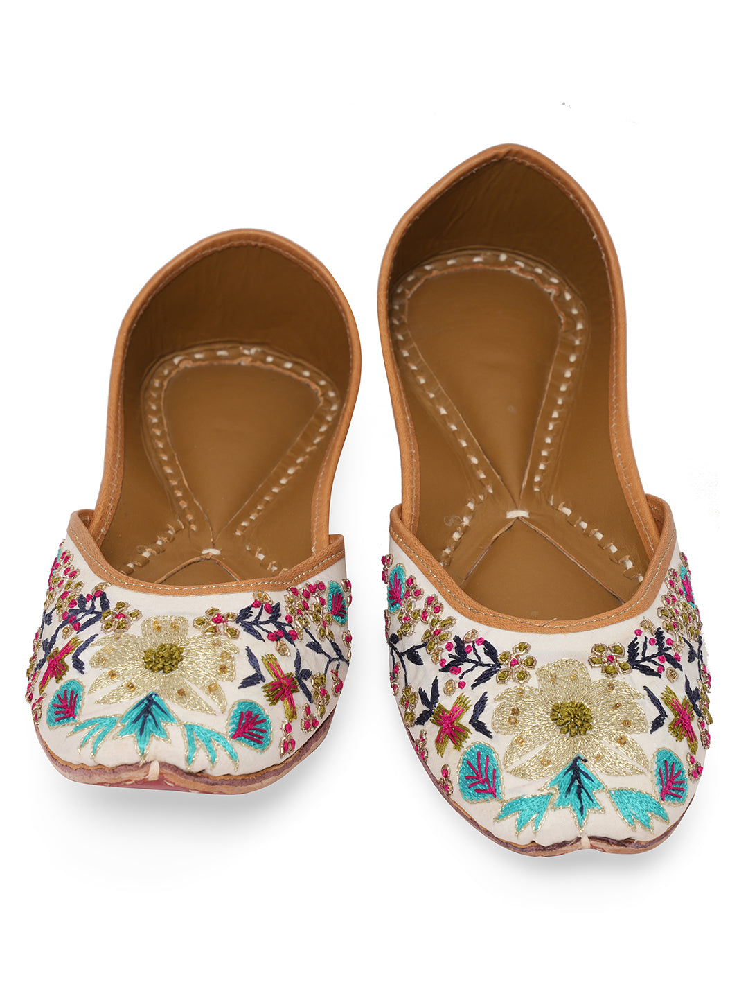 Women Embellished Ethnic Mojaris with Embroidered Flats