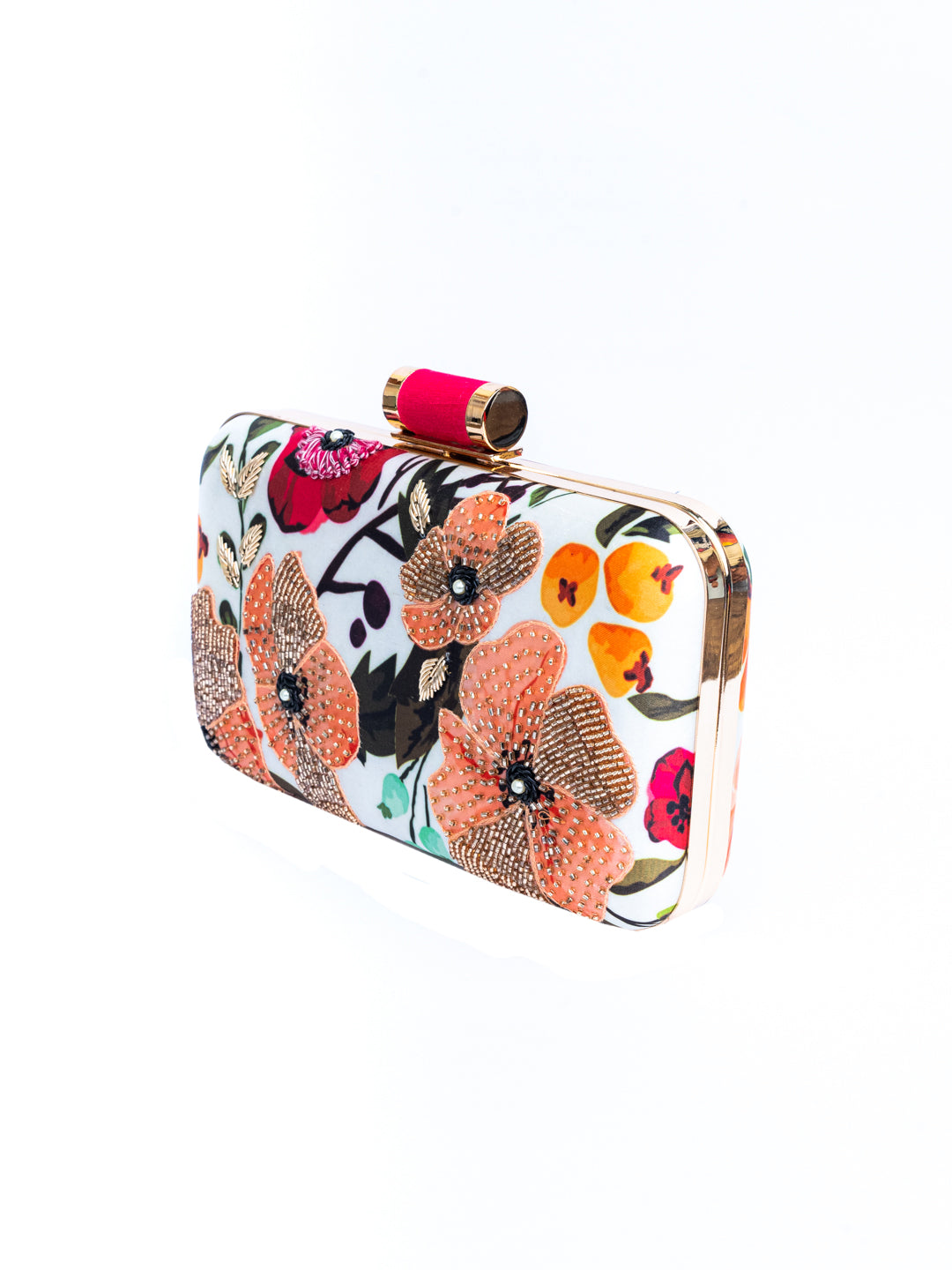 Pochette en forme de boîte brodée rouge de couleur crème NR By Nidhi Rathi