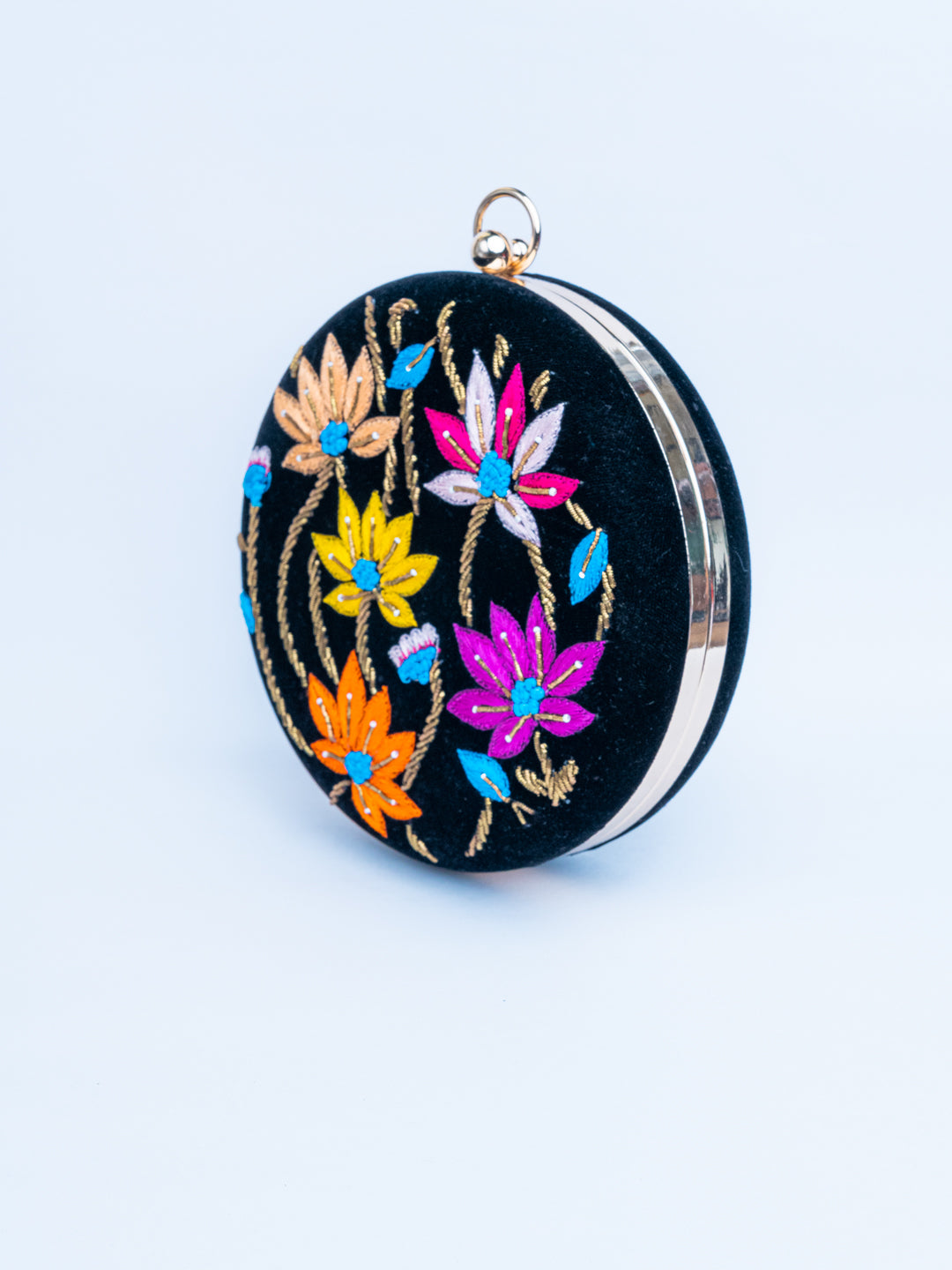 Pochette en forme de boîte brodée noire et rose NR By Nidhi Rathi