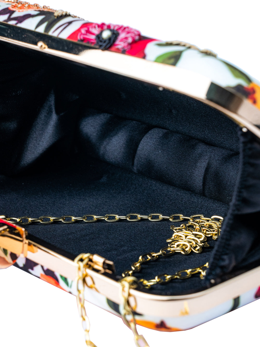 Pochette en forme de boîte brodée rouge de couleur crème NR By Nidhi Rathi