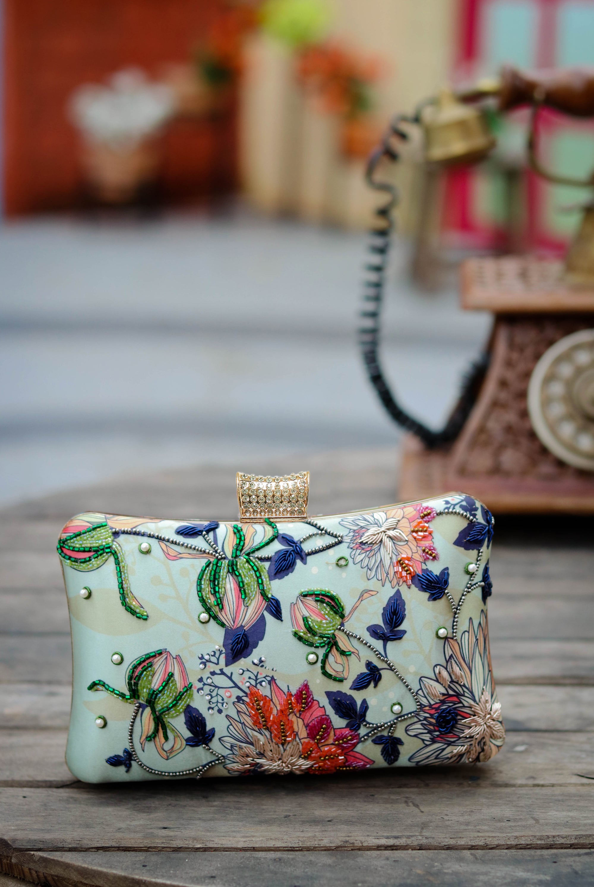 Nidhi_Rathi_White_Green_Embroidered_Box_Clutch_With_Shoulder_Strap